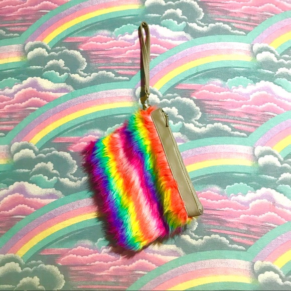 Handbags - 💕 adorable lil’ rainbow bag!! 💕